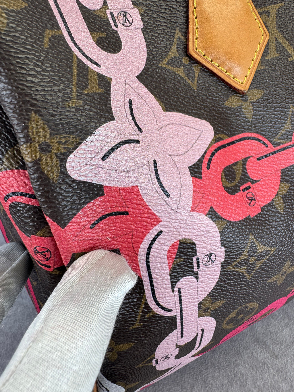 Louis Vuitton Limited Edition Bay Rose Chains Speedy 30 Handbag