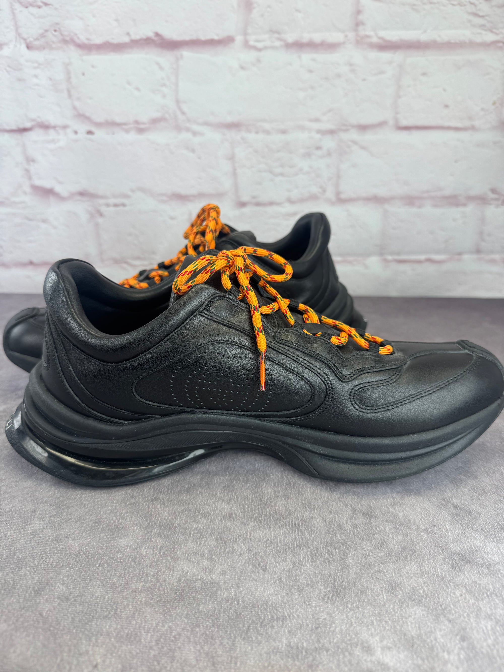 Gucci Mens Run Black Leather Sneakers