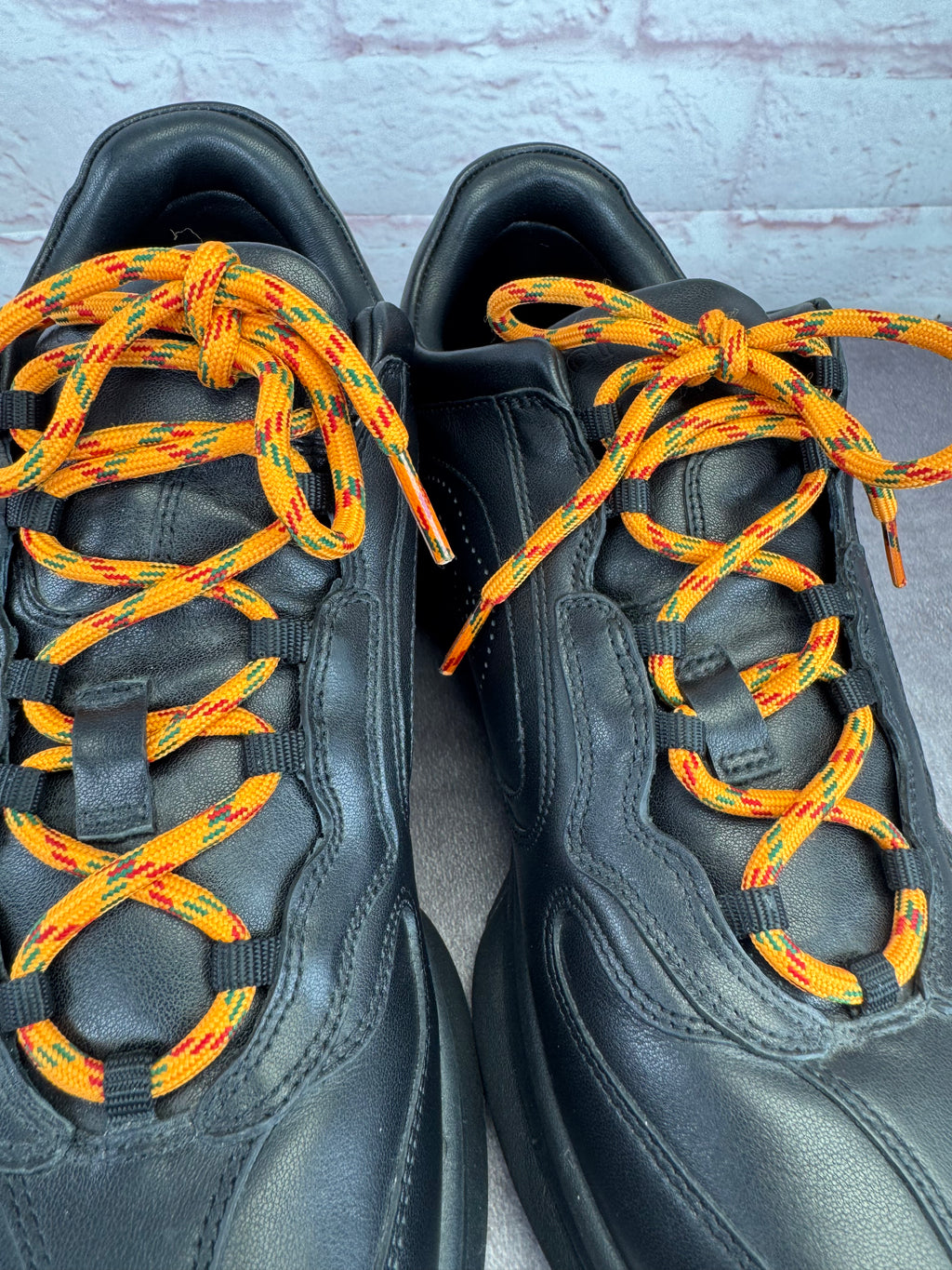 Gucci Mens Run Black Leather Sneakers