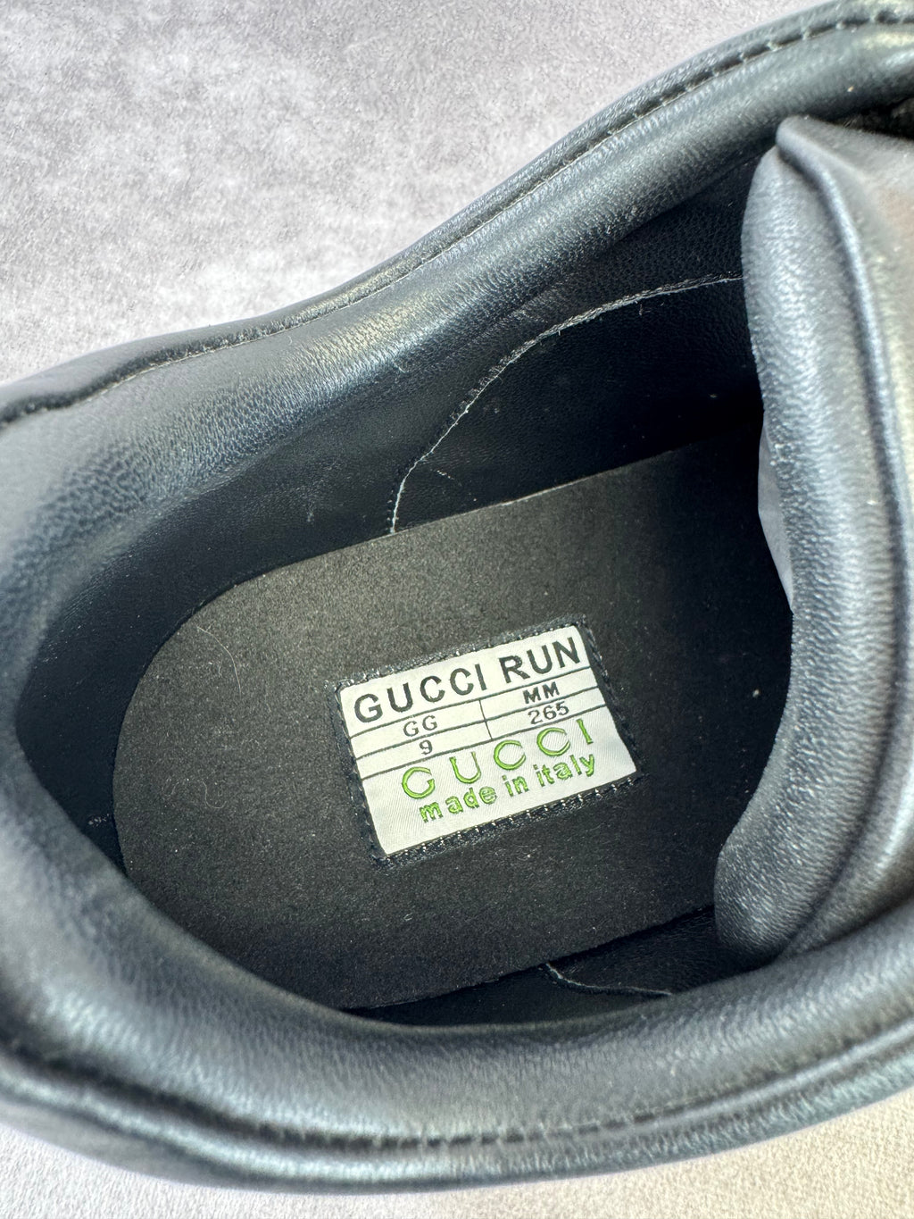 Gucci Mens Run Black Leather Sneakers