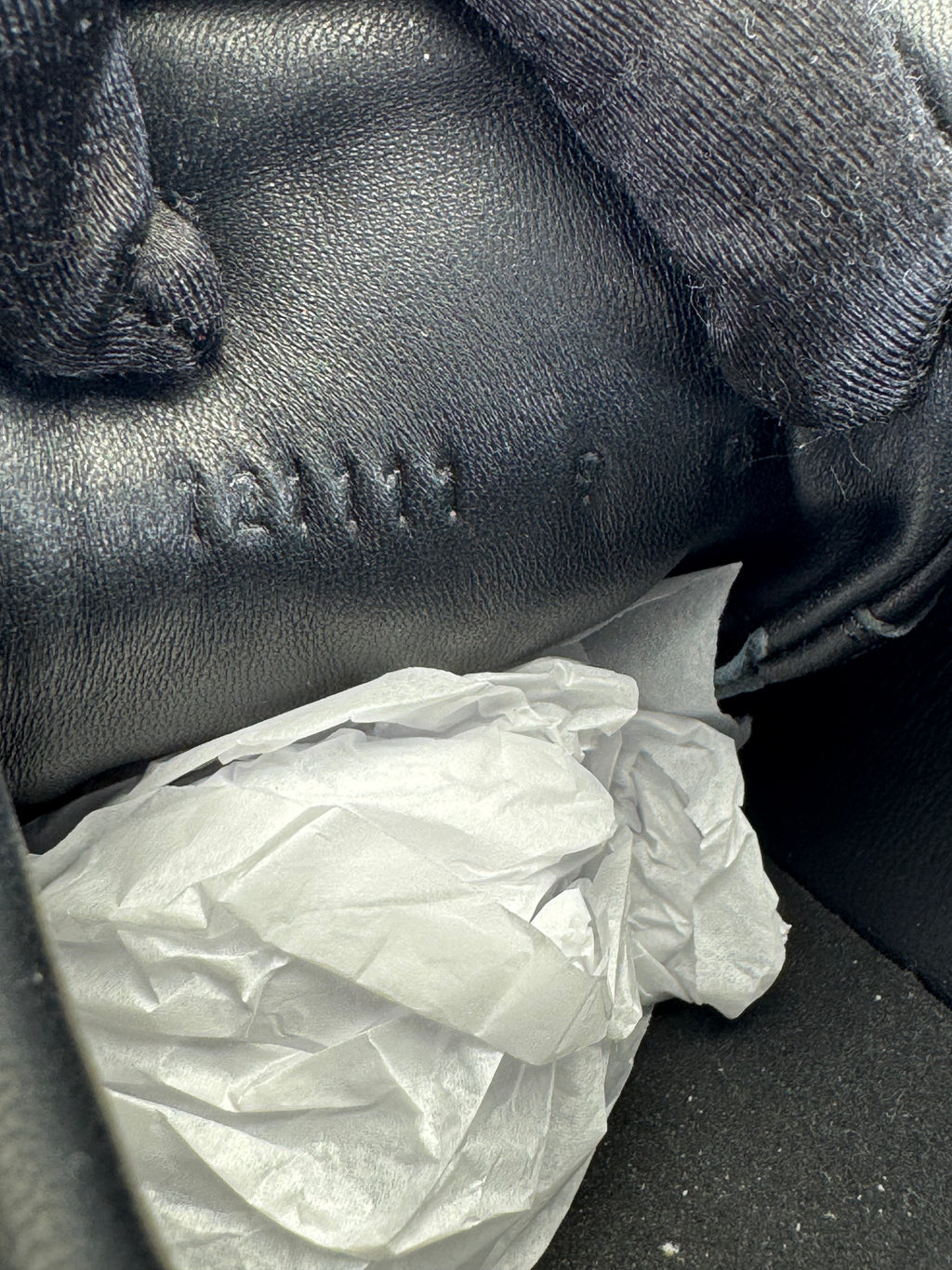 Gucci Mens Run Black Leather Sneakers