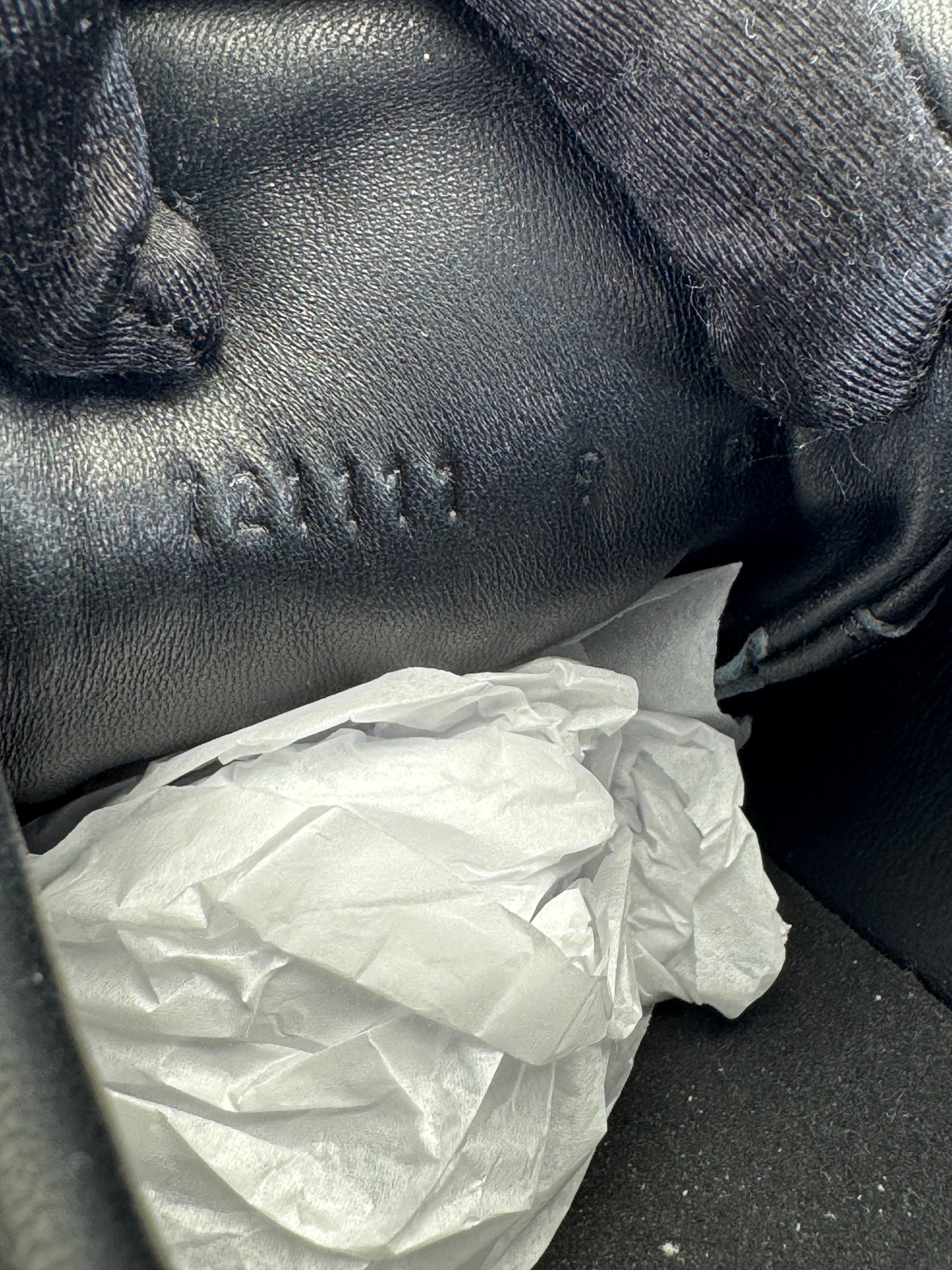 Gucci Mens Run Black Leather Sneakers