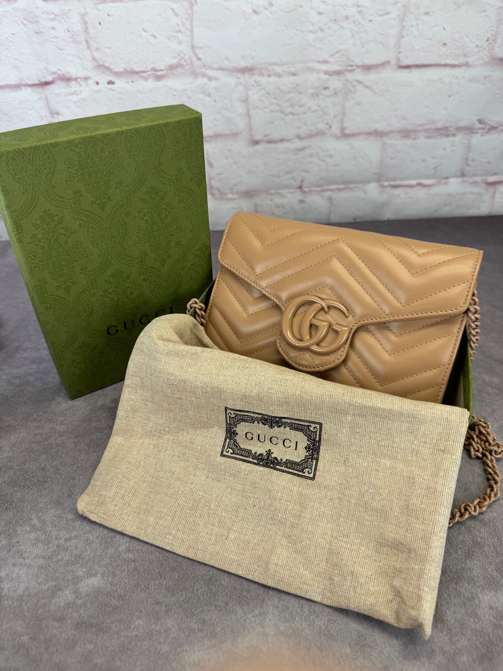 Gucci GG Marmont Matelasse Monochrome Wallet on Chain Camelia