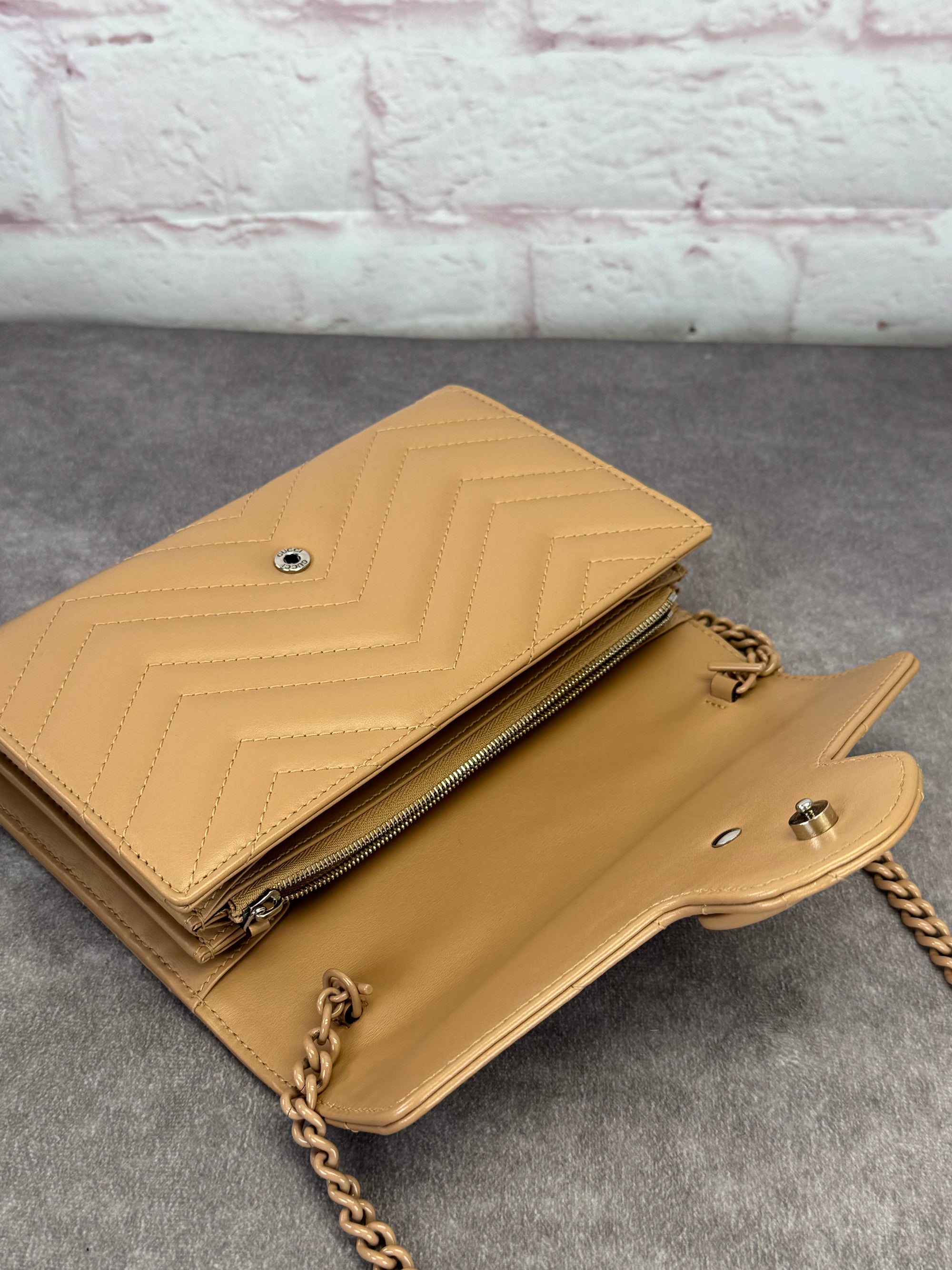 Gucci GG Marmont Matelasse Monochrome Wallet on Chain Camelia