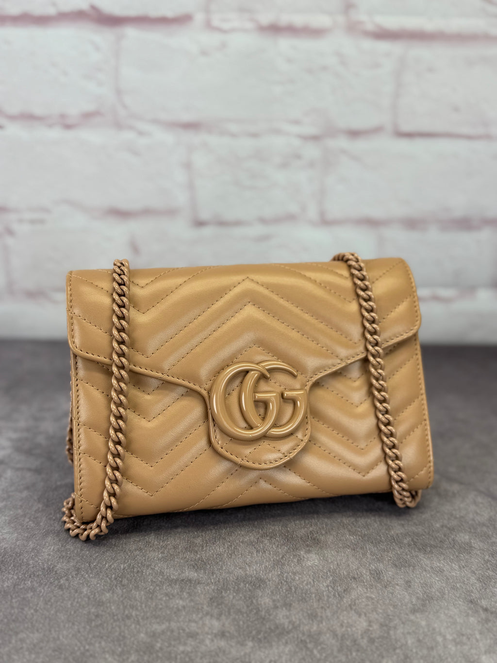 Gucci GG Marmont Matelasse Monochrome Wallet on Chain Camelia