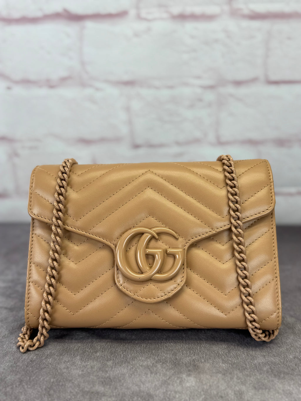 Gucci GG Marmont Matelasse Monochrome Wallet on Chain Camelia