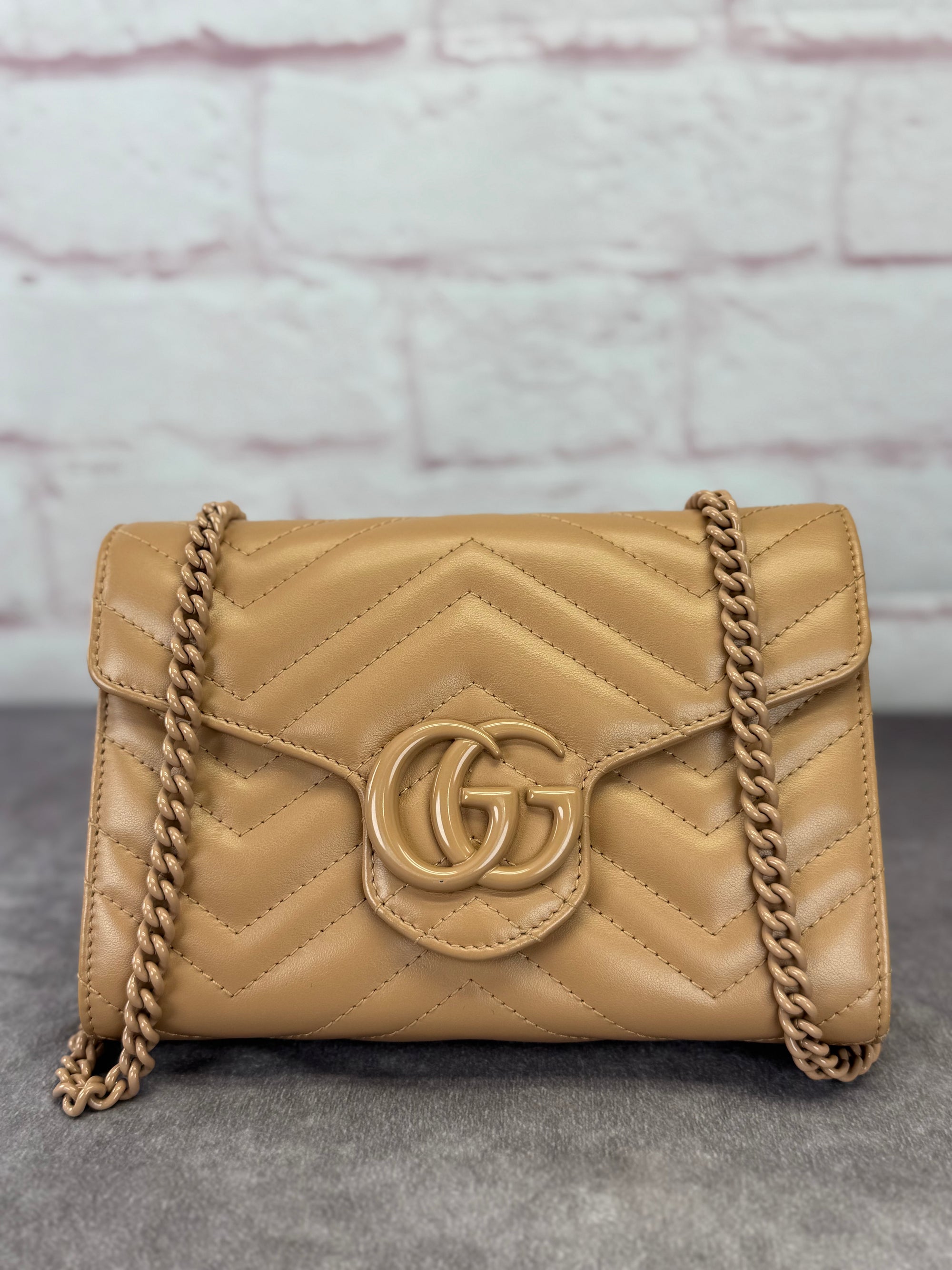 Gucci GG Marmont Matelasse Monochrome Wallet on Chain Camelia