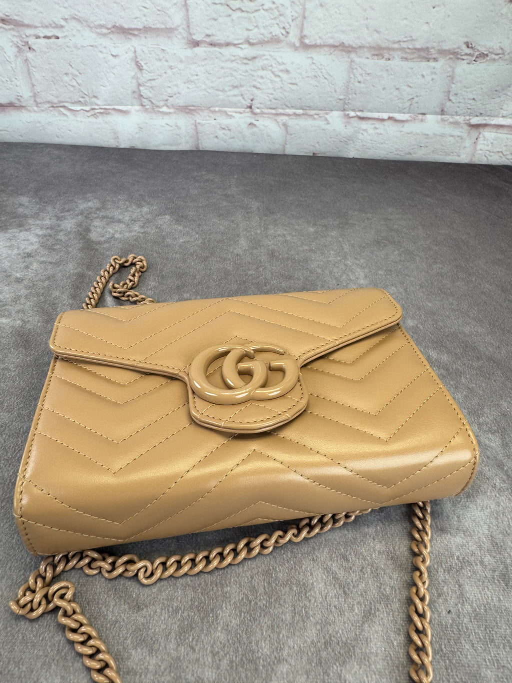Gucci GG Marmont Matelasse Monochrome Wallet on Chain Camelia