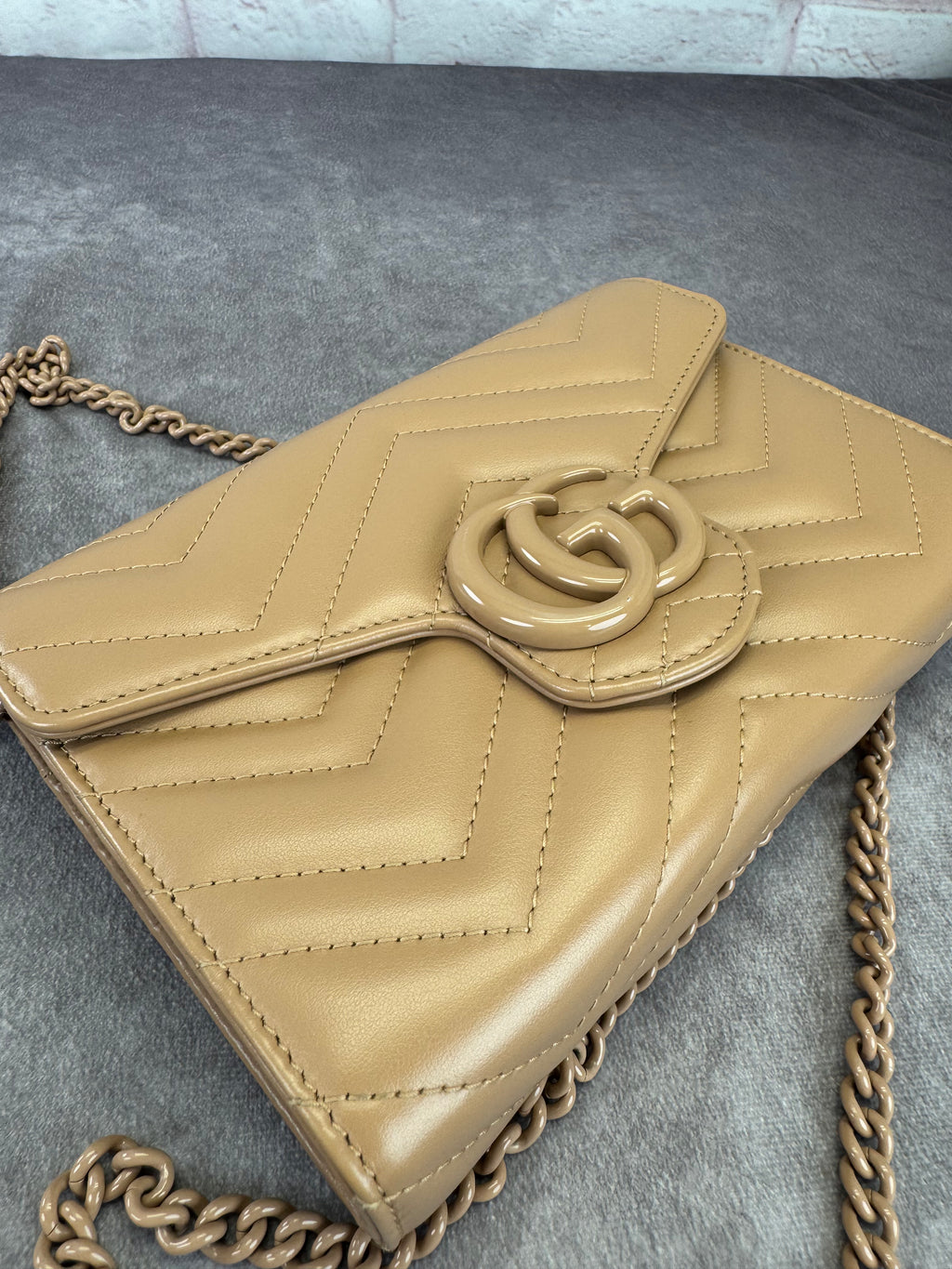 Gucci GG Marmont Matelasse Monochrome Wallet on Chain Camelia