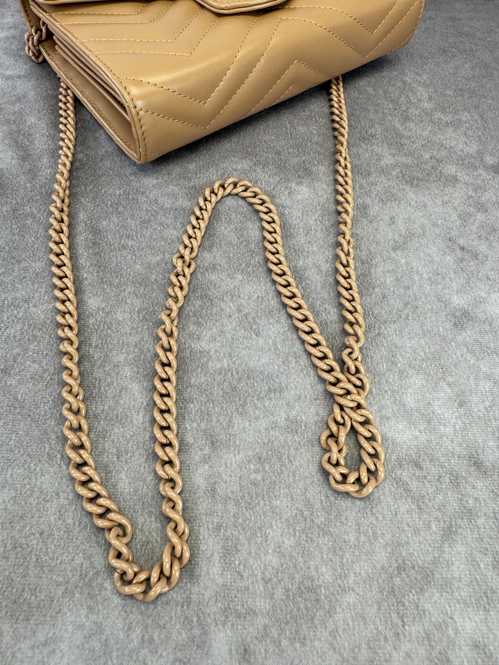 Gucci GG Marmont Matelasse Monochrome Wallet on Chain Camelia