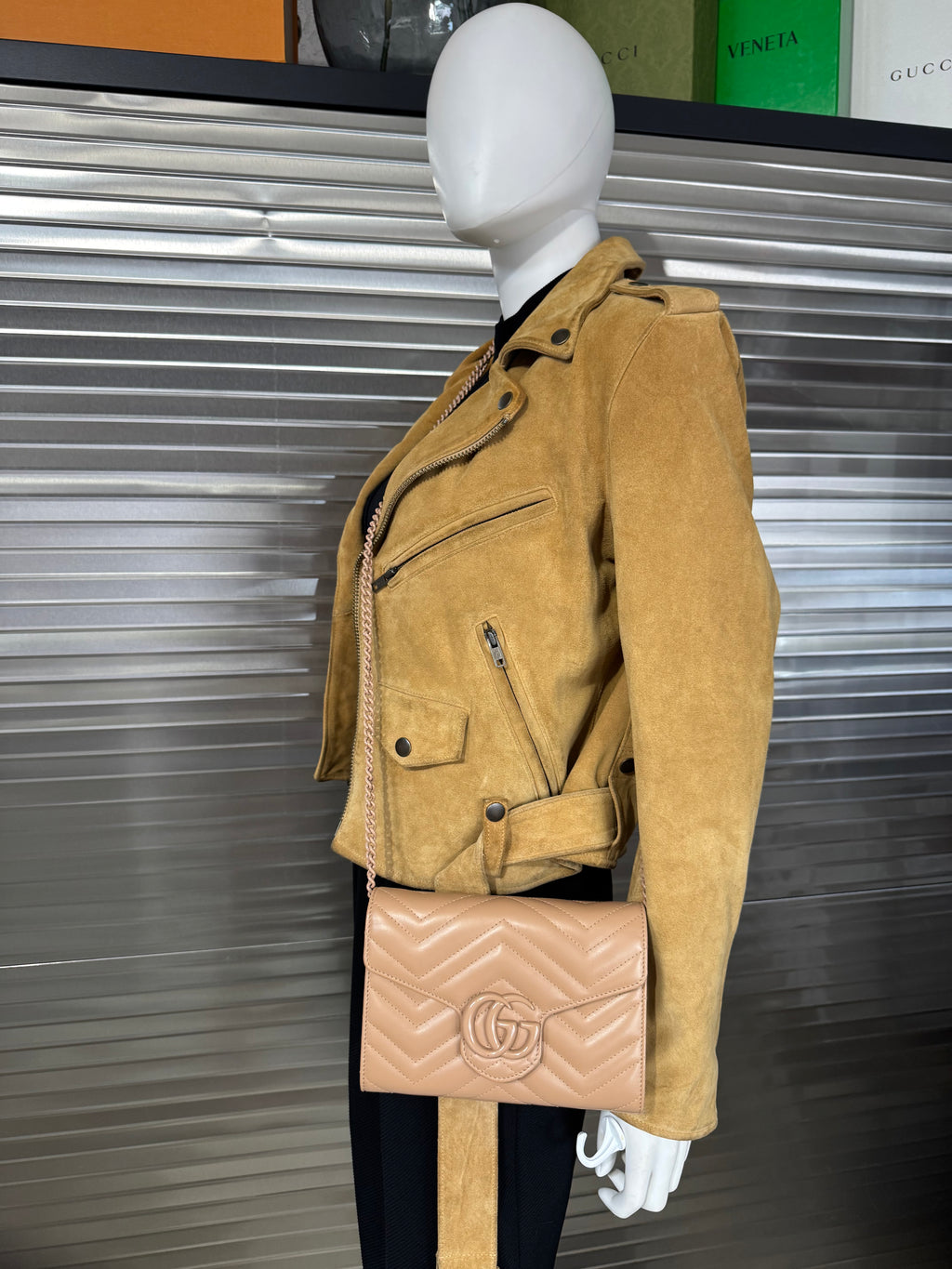 Gucci GG Marmont Matelasse Monochrome Wallet on Chain Camelia