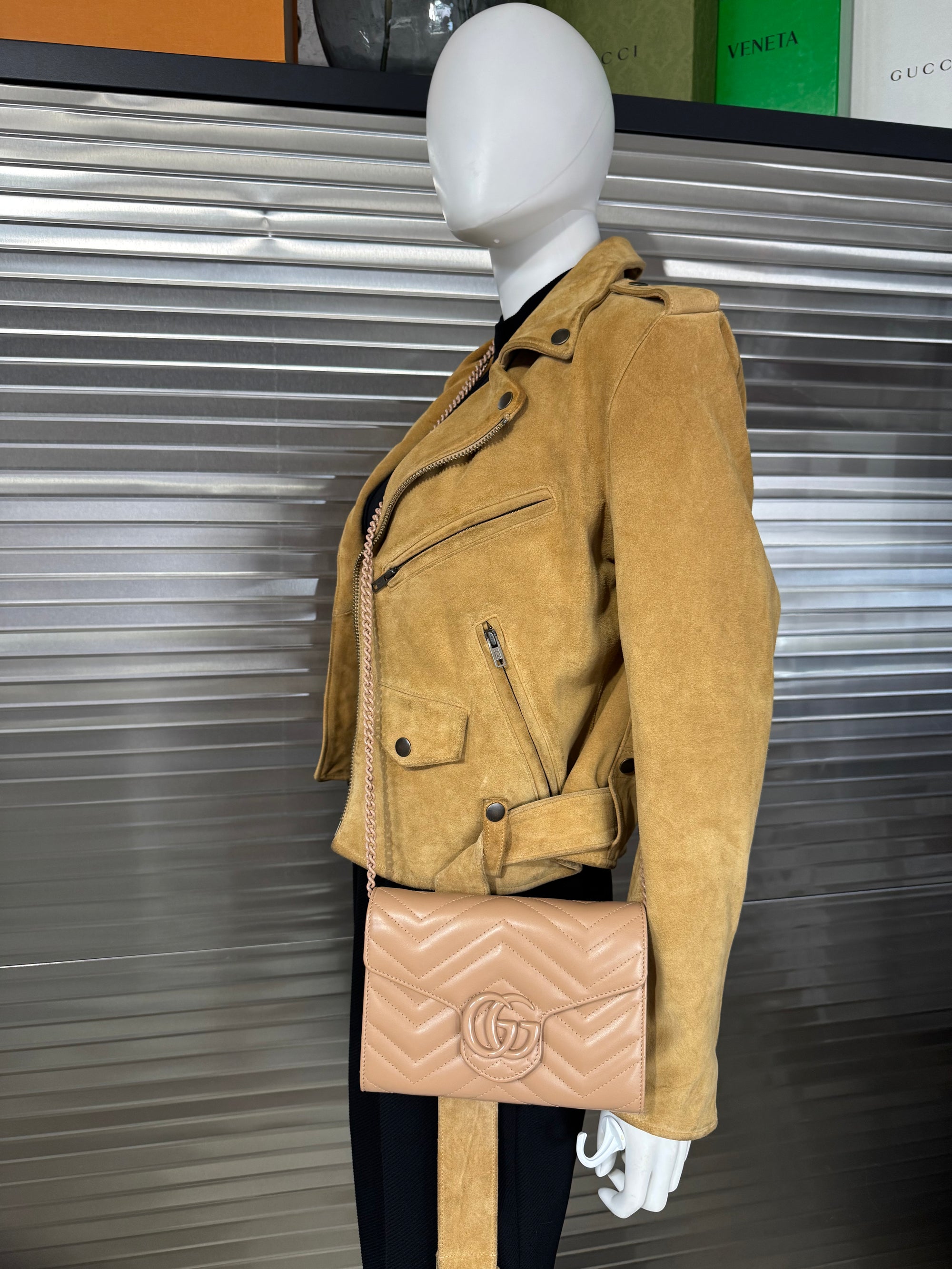 Gucci GG Marmont Matelasse Monochrome Wallet on Chain Camelia