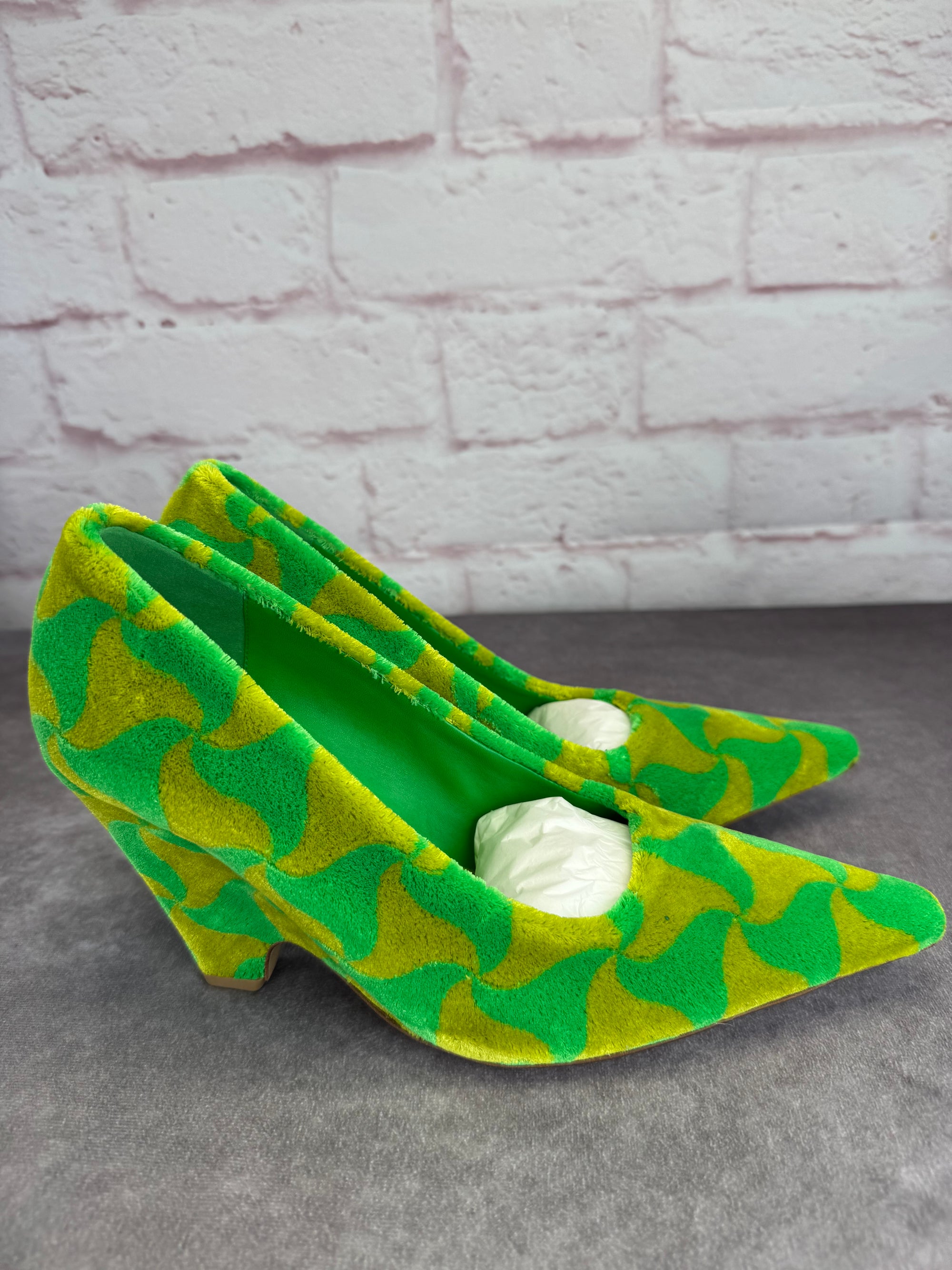 Bottega Veneta Resort ‘22 Carpet Wavy Triangle Point Pumps