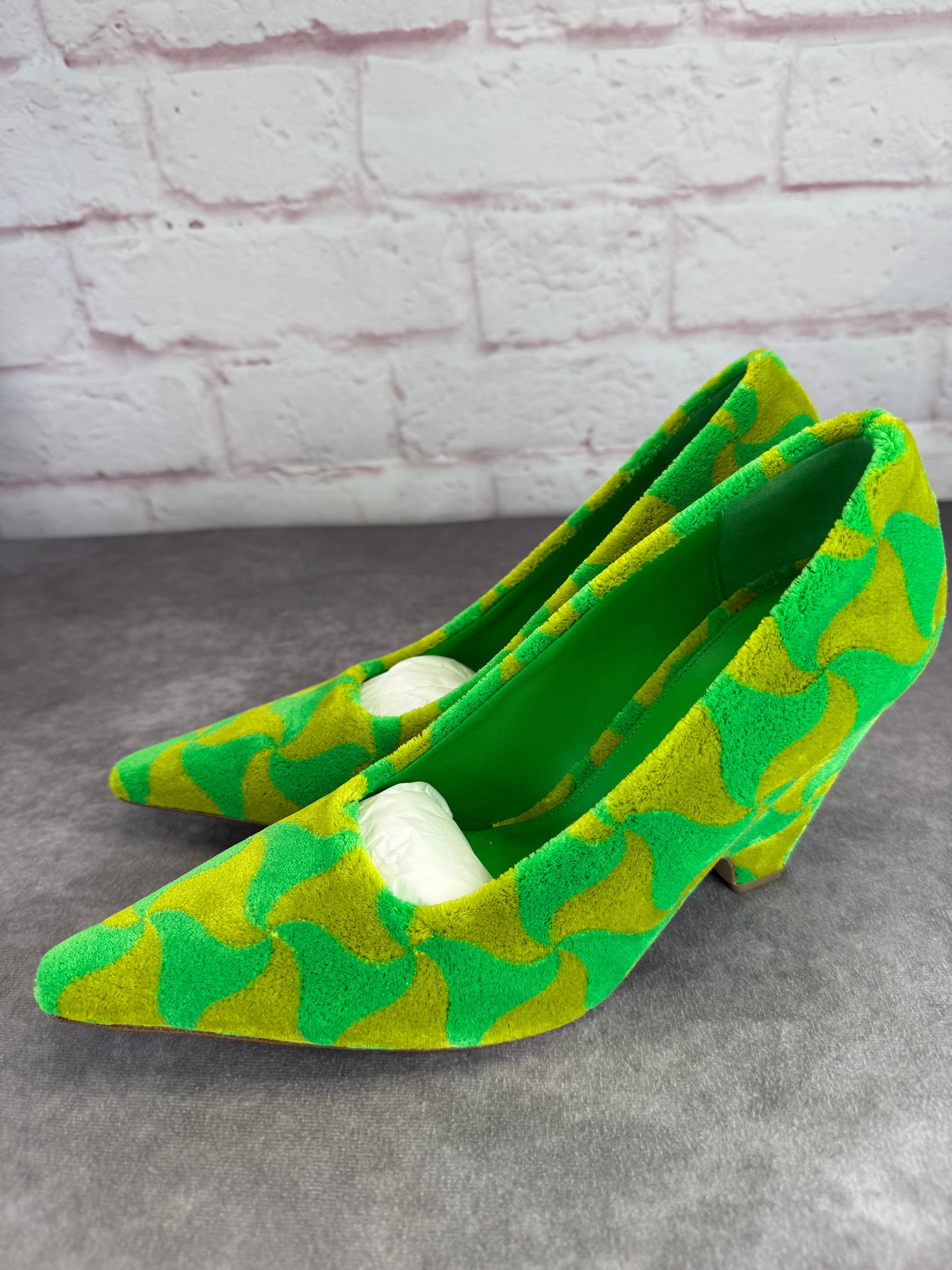 Bottega Veneta Resort ‘22 Carpet Wavy Triangle Point Pumps