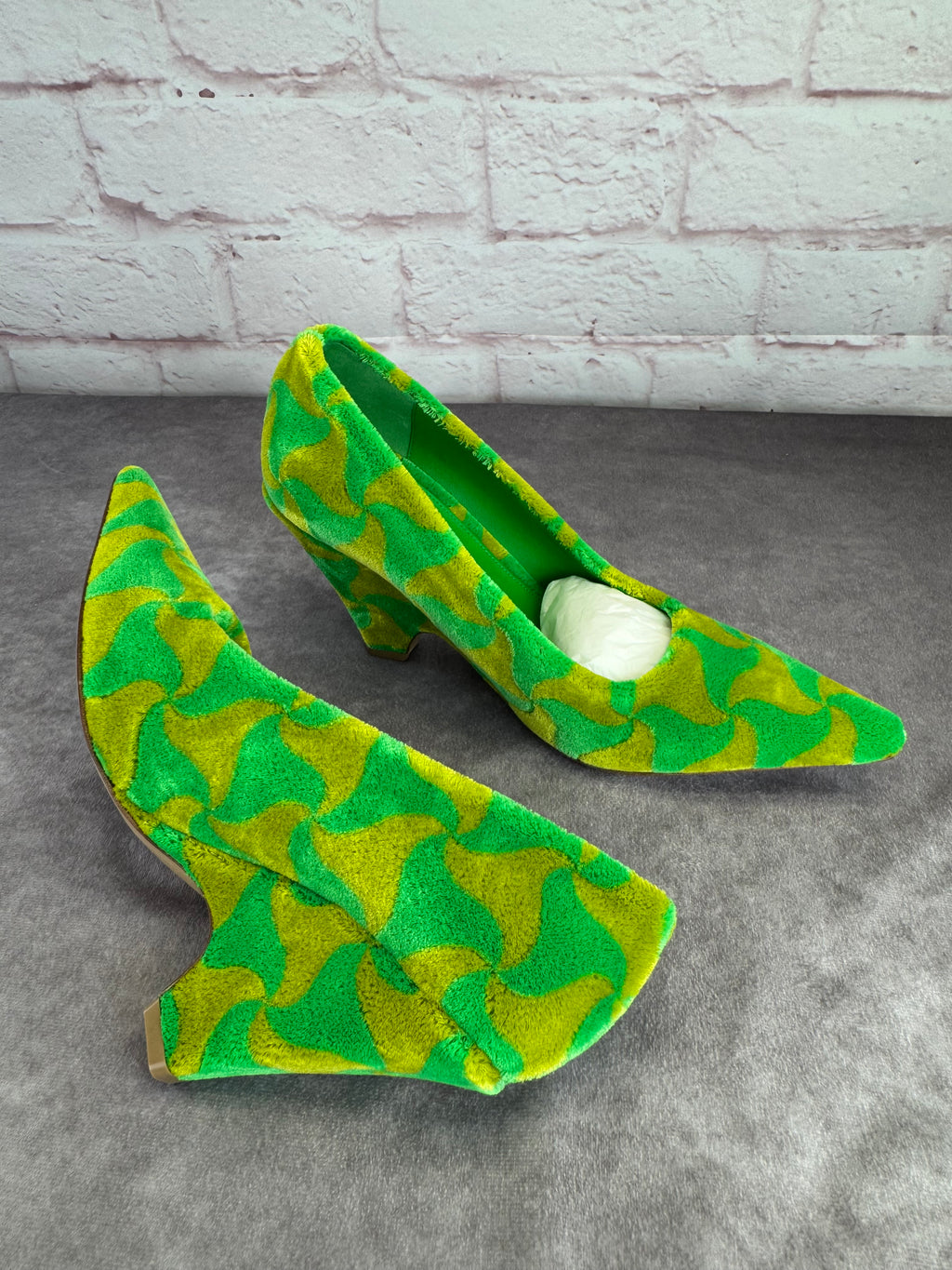 Bottega Veneta Resort ‘22 Carpet Wavy Triangle Point Pumps