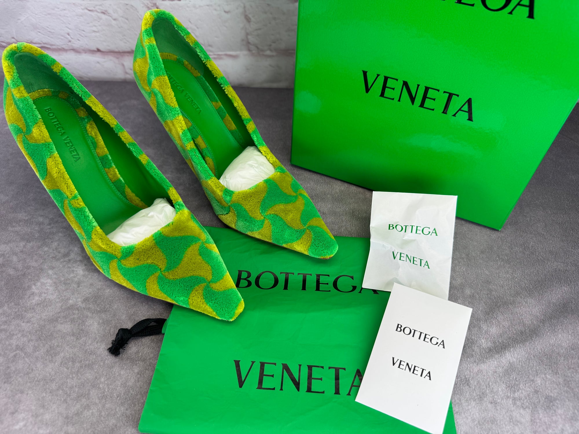 Bottega Veneta Resort ‘22 Carpet Wavy Triangle Point Pumps