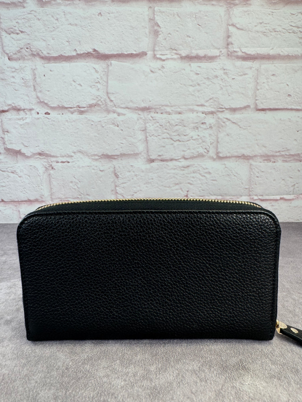 Salvatore Ferragamo Gancini City Zip Black Leather Wallet